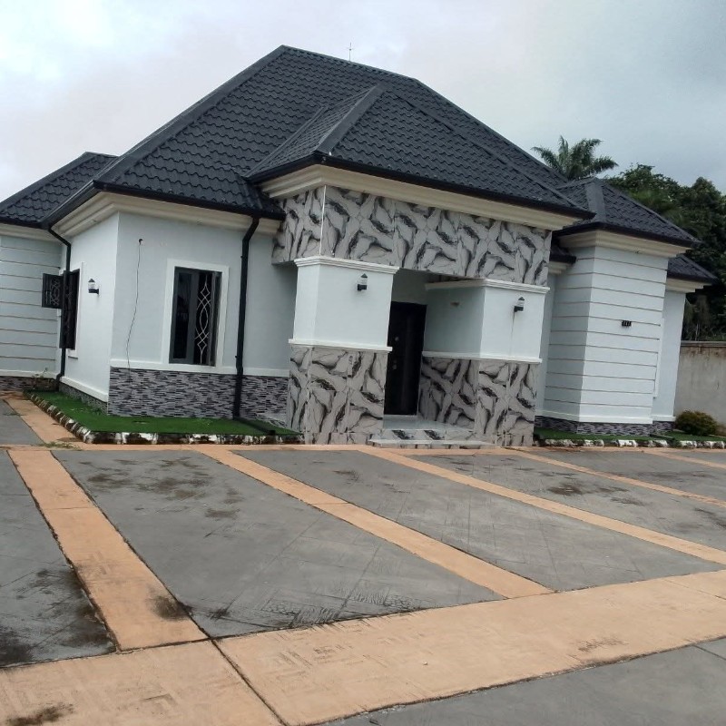 A Detached 3 bedrooms flat