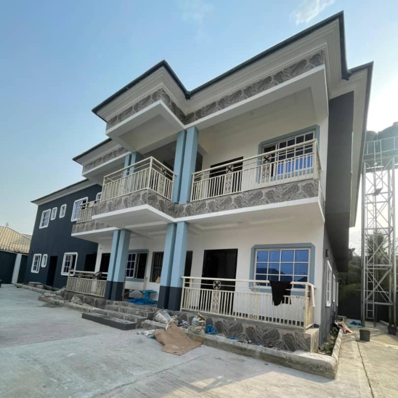 4 units of 2 bedrooms flat