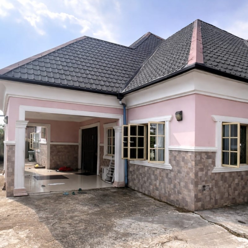 5 bedrooms bungalow