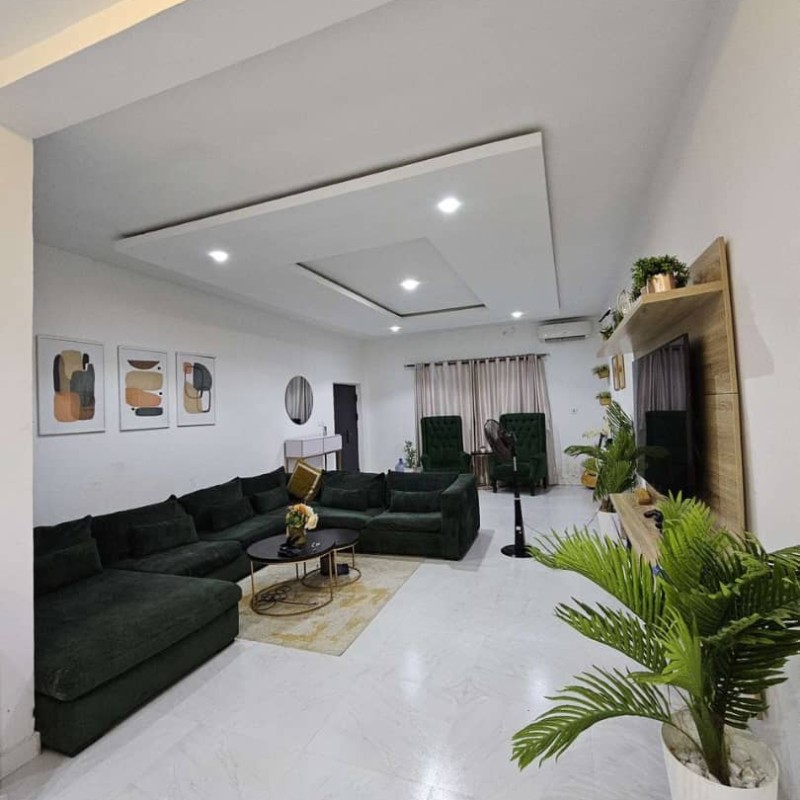 3 bedrooms flat